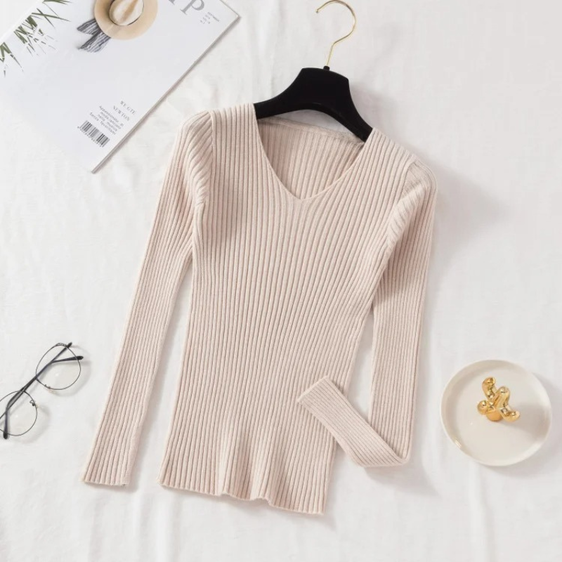 Frieda Pullover | Slim-Fit Ribbed V-Neck Sweater